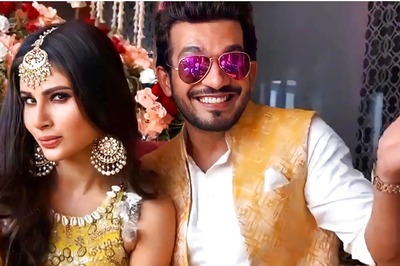 Mouni Roy Wedding Celebrations Begin, Actress Hugs Groom Suraj Nambiar Cutely at Haldi Ceremony