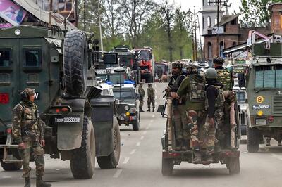 Anantnag Encounter: 4 Militants Suspected to be from Islamic State J&K Killed, Cop Martyred