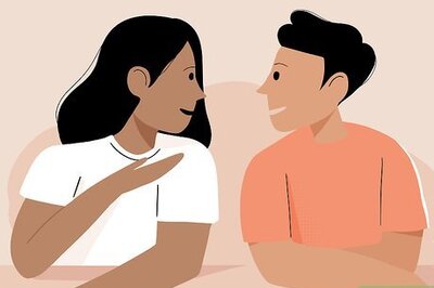 How to Know if a Girl in Middle School Likes You