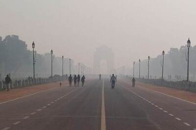 Delhi's Air Quality 'Very Poor', Likely to Improve by Saturday Due to Favourable Wind Speed