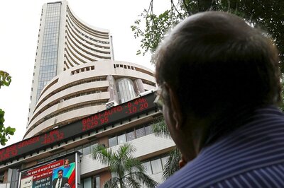 Sensex Tanks 542 pts, Nifty Breaks Below 17,600; M&M Falls 3%