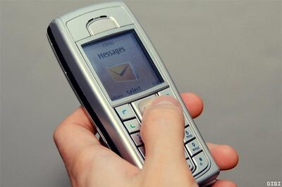 Millions risk life by texting while walking