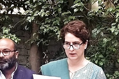 'Mere Pas Behne Hain': Priyanka Gandhi Quotes 'Deewar' Dialogue to Woo UP Women