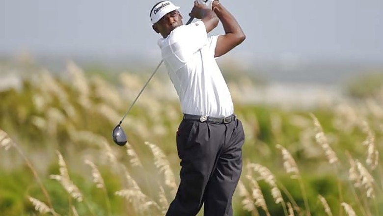 McIlroy, Singh tied for lead in rain-delayed PGA