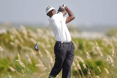 McIlroy, Singh tied for lead in rain-delayed PGA