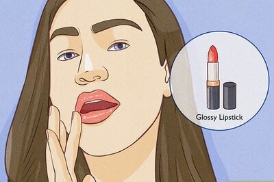 How to Choose Between Matte and Glossy Lip Color