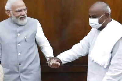 Modi, Gowda Bonhomie Heightens Buzz Around BJP, JDS Poll Pact in K'taka