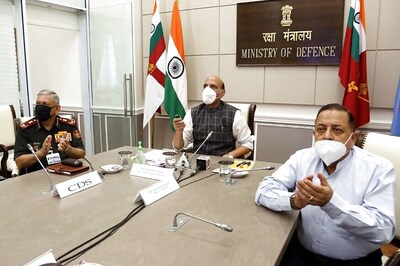 Centre Reaches Out to Stakeholders on Farm Bills, Rajnath Meets Farmers & Policy Experts