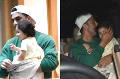 Ranbir Kapoor Makes Raha Laugh, Alia Bhatt Gets Protective as Family Gets Clicked at Airport; Watch