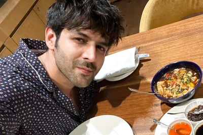 Kartik Aaryan Declares Diet Food Is Not Tasty As He Enjoys a Mouth Watering Meal of Noodles