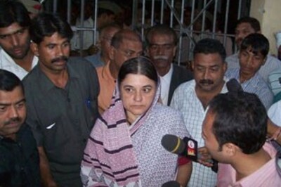 Maneka accuses Mayawati of hoarding wealth