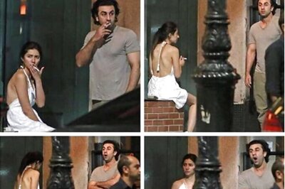 Pakistani Cafe Photoshops Mahira Khan 'Smoking-Break' Photo As a Marketing Stunt; Twitterati React