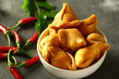 World Samosa Day 2023: Mastering the Art of Crisp Samosas With Expert Tips and Tricks