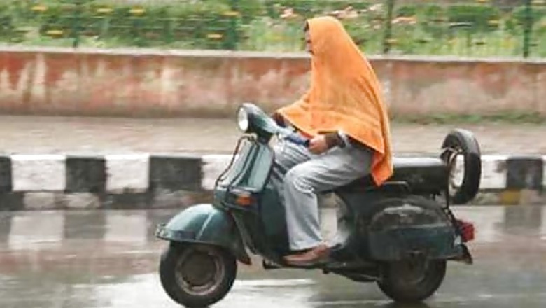 Delhi: Rains bring down temperature, cloudy day ahead