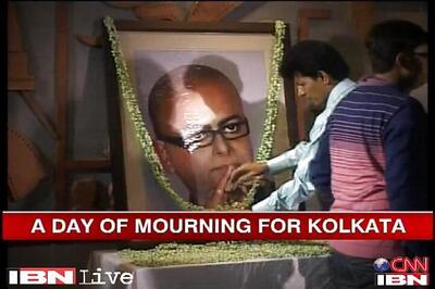 Rituparno Ghosh's last rites performed as Kolkata bids tearful goodbye