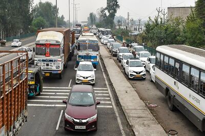 Noida Authority Admits 45 Out of 85 Traffic Signals Not Working After RTI Query