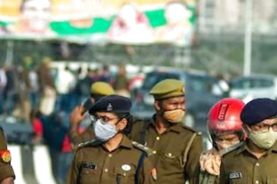 Maha: Top Cop Sits in Disguise During Trap to Arrest Conman Misusing His Name