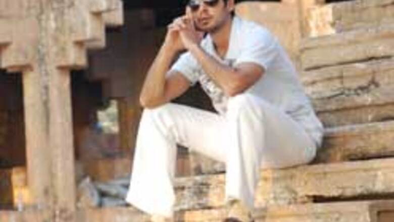 Dino, the next best kisser in B'wood?
