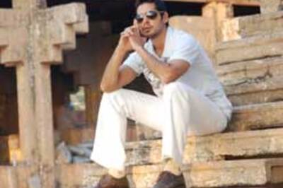 Dino, the next best kisser in B'wood?