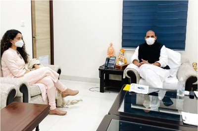 In Pics: Kangana Ranaut Meets Defence Minister Rajnath Singh Ahead of 'Tejas' Shoot
