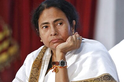 Economy on red alert, UPA dead, says Mamata Banerjee