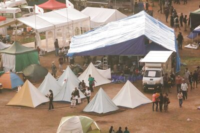 Lankan PM Mahinda’s Supporters Clash With Protesters In Colombo, Over 130 Injured