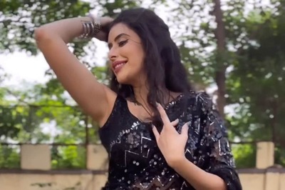 Charu Asopa Recreates Sushmita Sen's Chunari Chunari And The Result Is Hilarious