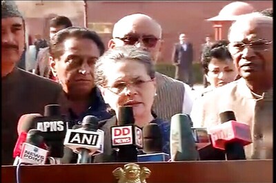 Sonia leads Congress's march to Rashtrapati Bhawan, alleges Centre trying to topple Arunachal government