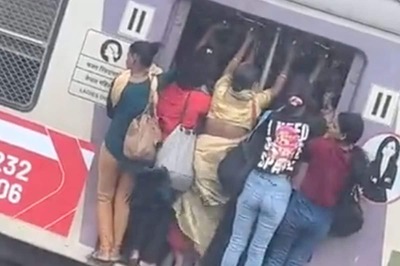 'Not Mumbai Spirit': Women Dangerously Hanging Outside Local During Commute Raises Concern