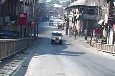 Seven injured in protester-police clashes in Kashmir