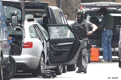 Man arrested after 3-hour siege in central London