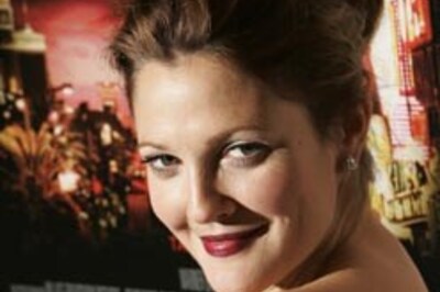 Drew Barrymore turns 33, celebrates with friends