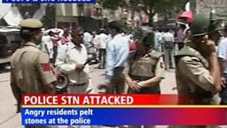 Delhi woman alleges gang rape by cops, mob turns violent
