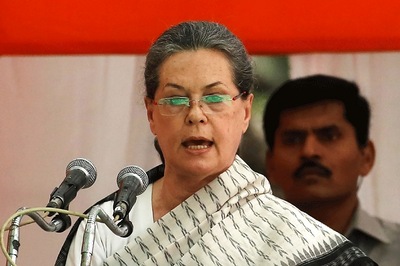 Sharad Yadav Meets Sonia Gandhi Amid Strain in Mahagathbandhan