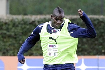 Italy torn between Francesco Totti and Mario Balotelli