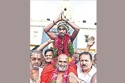 Priest Carries Dalit Man into Temple on Shoulders in Hyderabad, 'Re-enacts' 2,700-Year-old Ritual