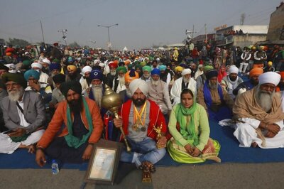 Amid Slogans and Speeches, Farmers Observe 'Bharat Bandh' at Delhi's Tikri Border
