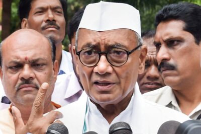 'If Godse is a Patriot, Does That Make Mahatma Gandhi Anti-national': Oppn Hits Out at Thakur