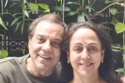 Here's How Hema Malini is 'Relaxing' with Husband Dharmendra After Birthday Celebrations