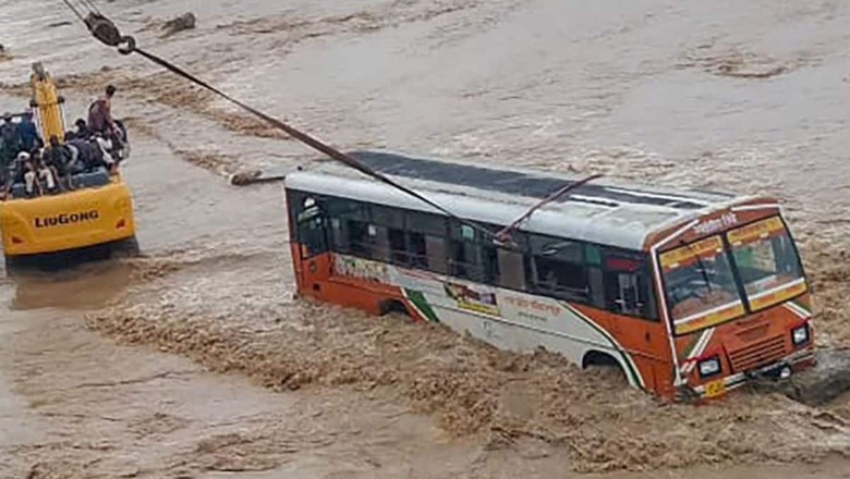 Monsoon Fury: Heavy Rains Alert in Maha, Guj; Delhi on Edge As Yamuna Level Rises | Updates