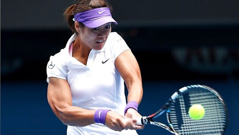 China's Li Na thrashes Sharapova to reach the final