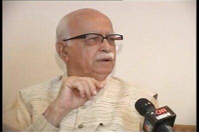 Advani endorses Modi's view on compulsory voting