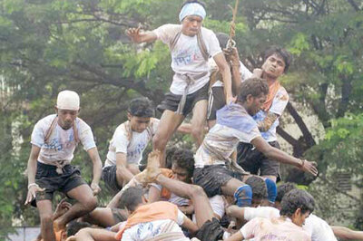 Pune: Mandals ignore appeal to keep Dahi Handi off roads