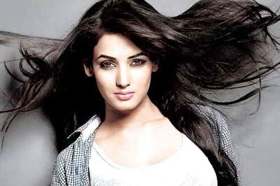 Sonal Chauhan turns singer for '3G'