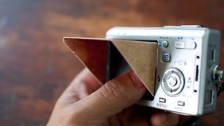 How to Reduce Glare on a Digital Camera Screen