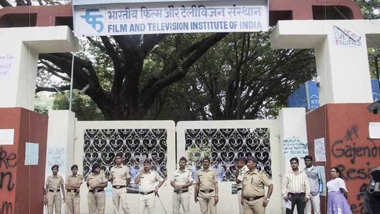 Information and Broadcasting Ministry team in FTII, optimistic of resolving crisis