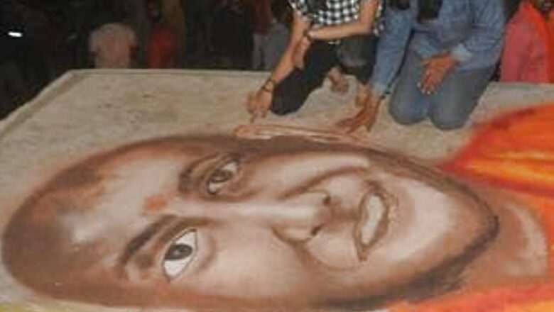 PM Modi Wishes Yogi Adityanath on 50th Birthday, Supporter in Bareilly Prepares 111-ft Cake for UP CM