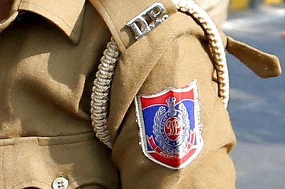 Delhi Police SI Suspended Over Video Showing Men Drinking Liquor in Lock-up