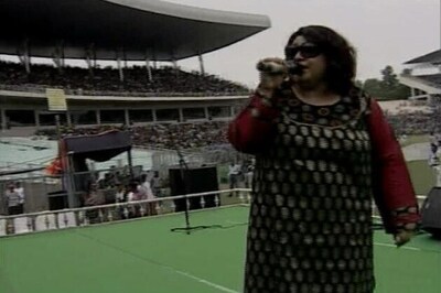 Crowd, music, loud cheers at KKR's victory march