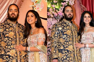 Anant Ambani Holds Radhika Merchant Close at Sangeet Red Carpet, Tells Paps 'Sab Log Khaana...' | Watch